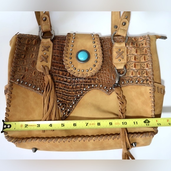 Trinity Ranch Turquoise Concho‎ Purse - Picture 3 of 7